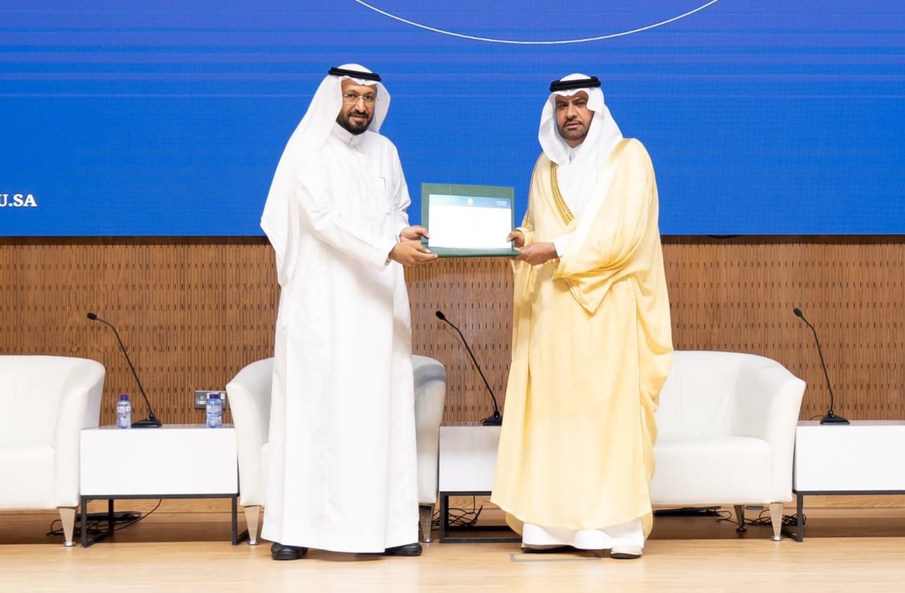 د. محمد العامري يقدم ورشة عمل معايير التميز الوظيفي Career Excellence Standards